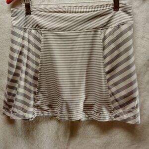 Nike Golf Dry Fit gray and white striped skort in size M
